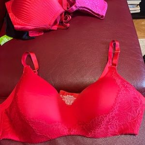 Sleekback bra, lightly lined, no underwire.